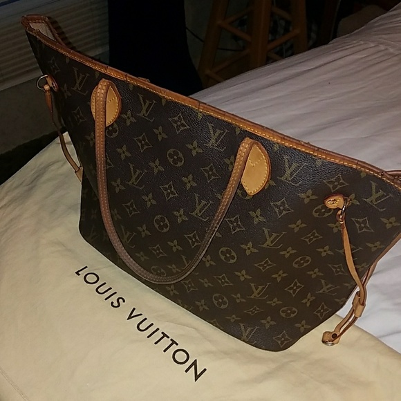 Louis Vuitton Handbags - Authentic Louis Vuitton Neverfull